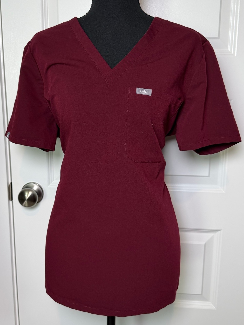 FIGS Catarina Scrub Top Large Burgundy One Pocket FIONx Stretch FW1000